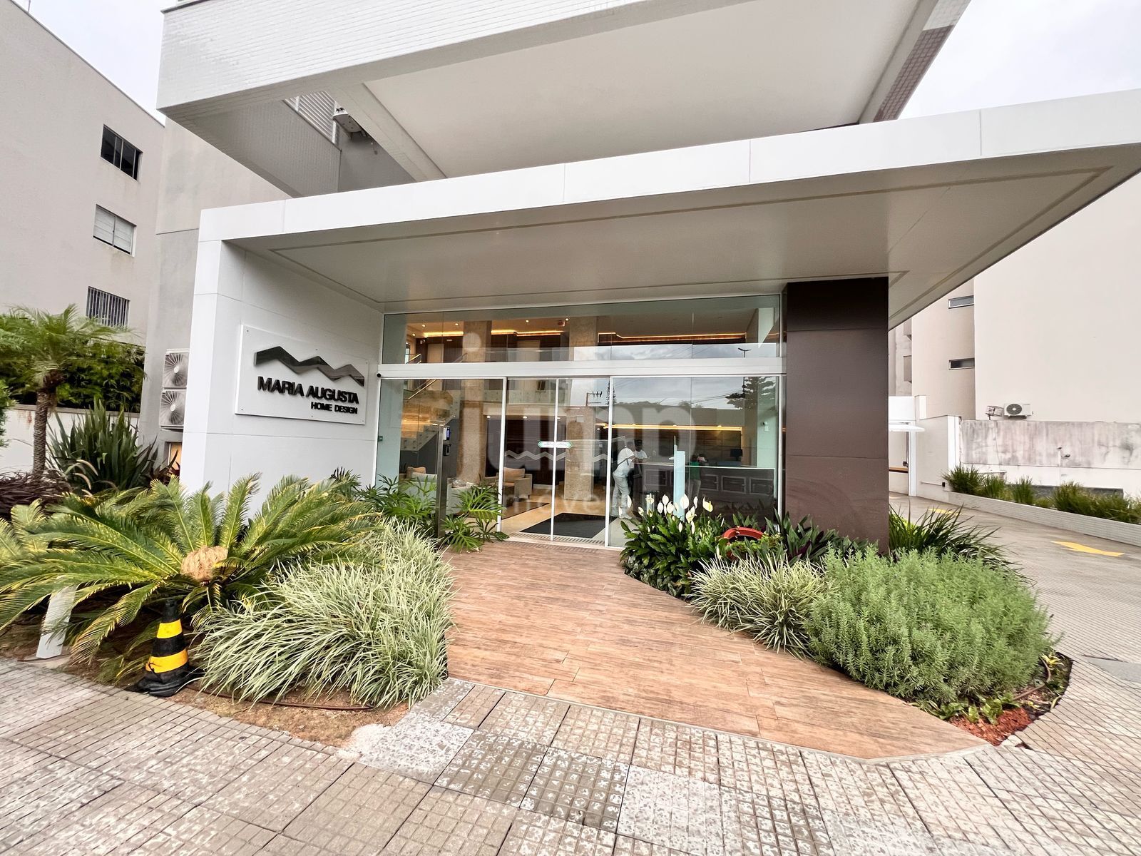 Apartamento à venda com 2 quartos, 75m² - Foto 2