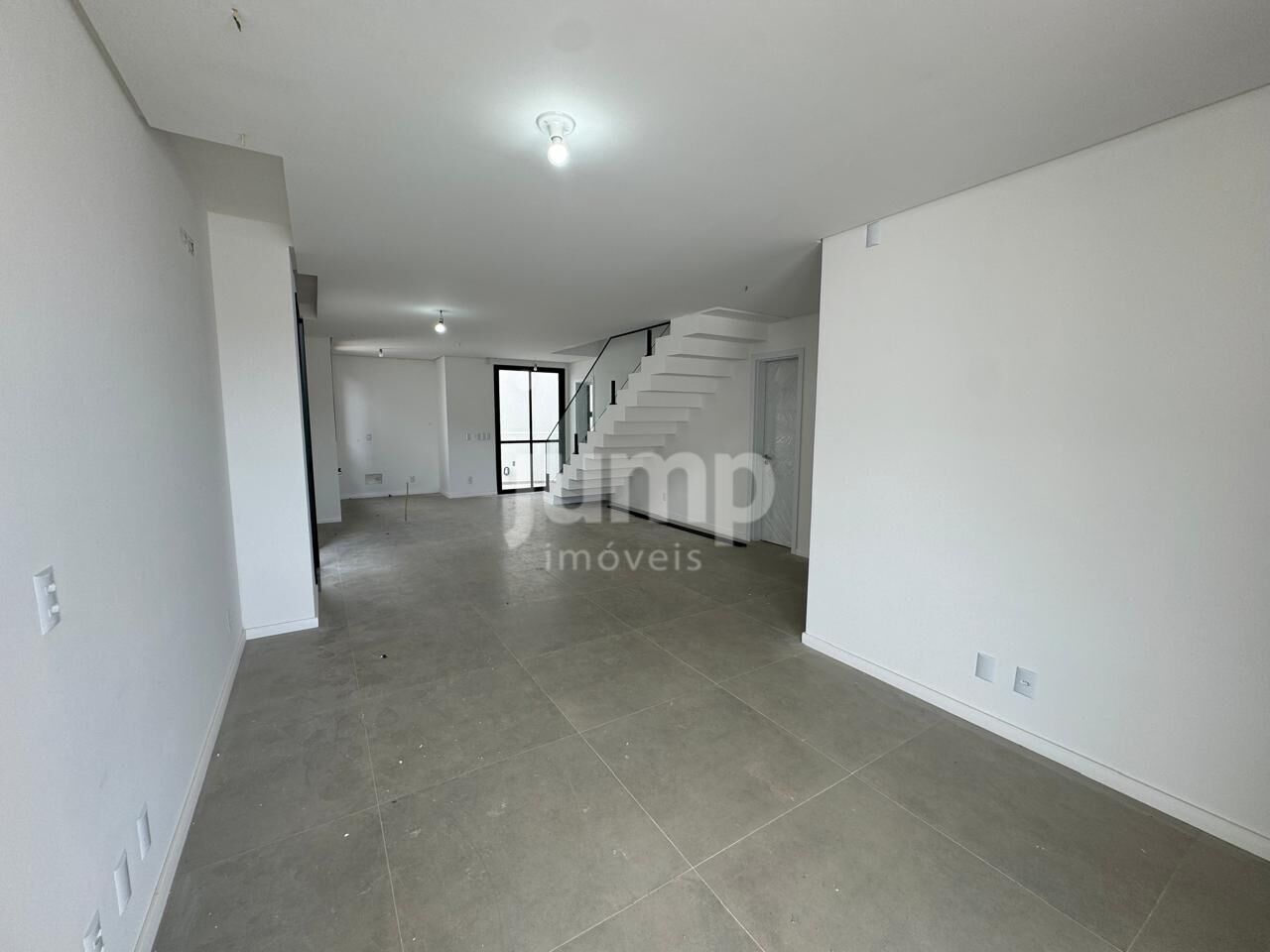 Casa à venda com 3 quartos, 185m² - Foto 3