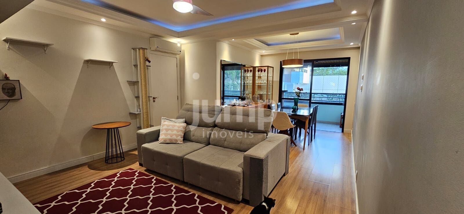 Apartamento à venda com 3 quartos, 100m² - Foto 1