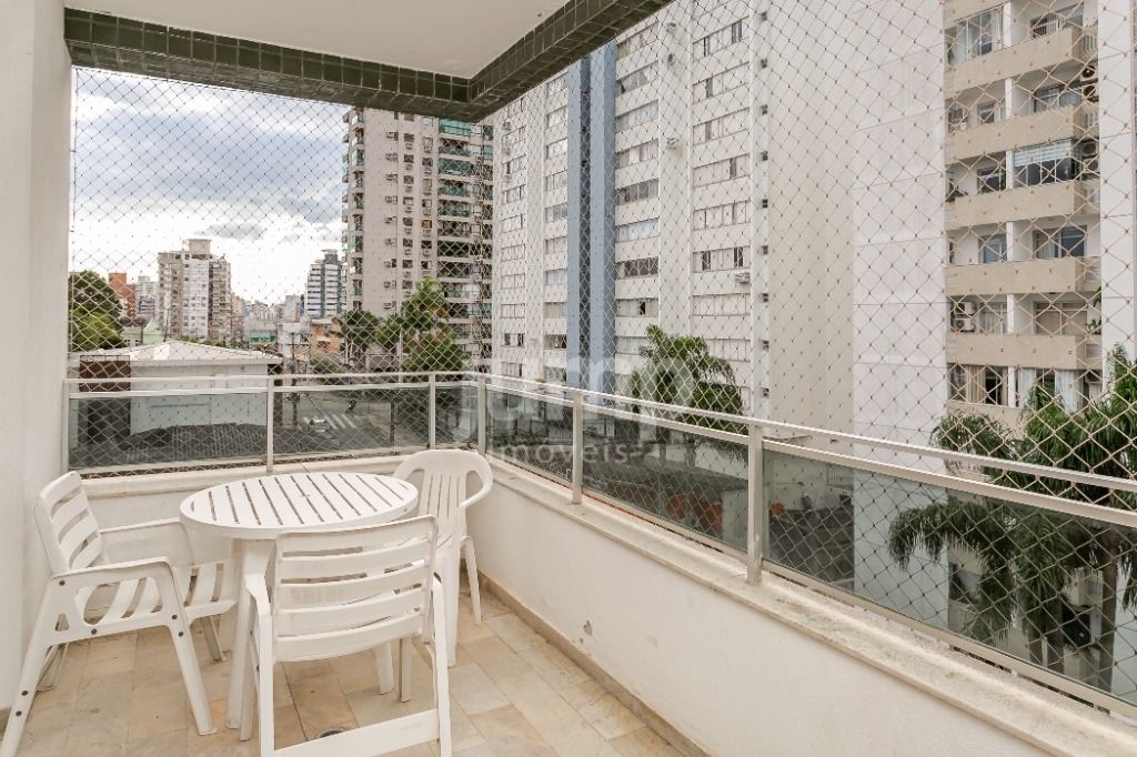 Apartamento à venda com 3 quartos, 239m² - Foto 3