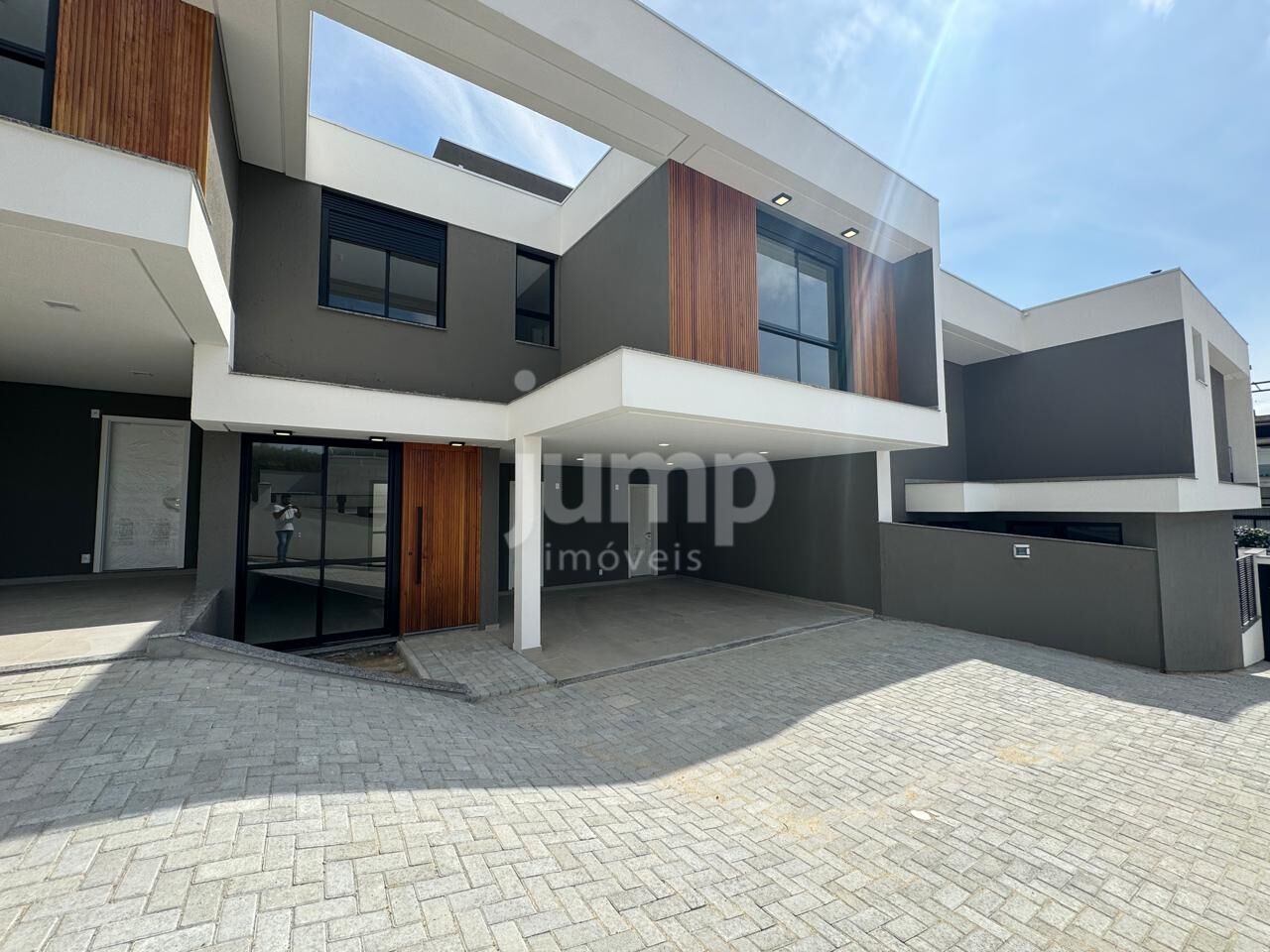 Casa à venda com 3 quartos, 174m² - Foto 1