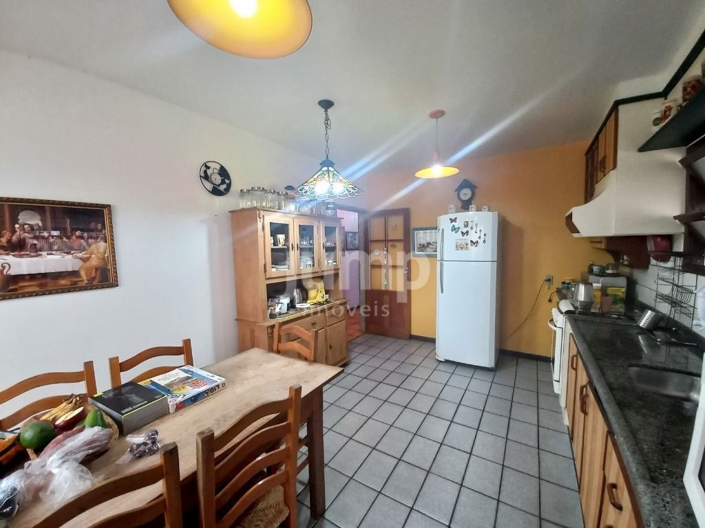 Casa à venda com 3 quartos, 200m² - Foto 17