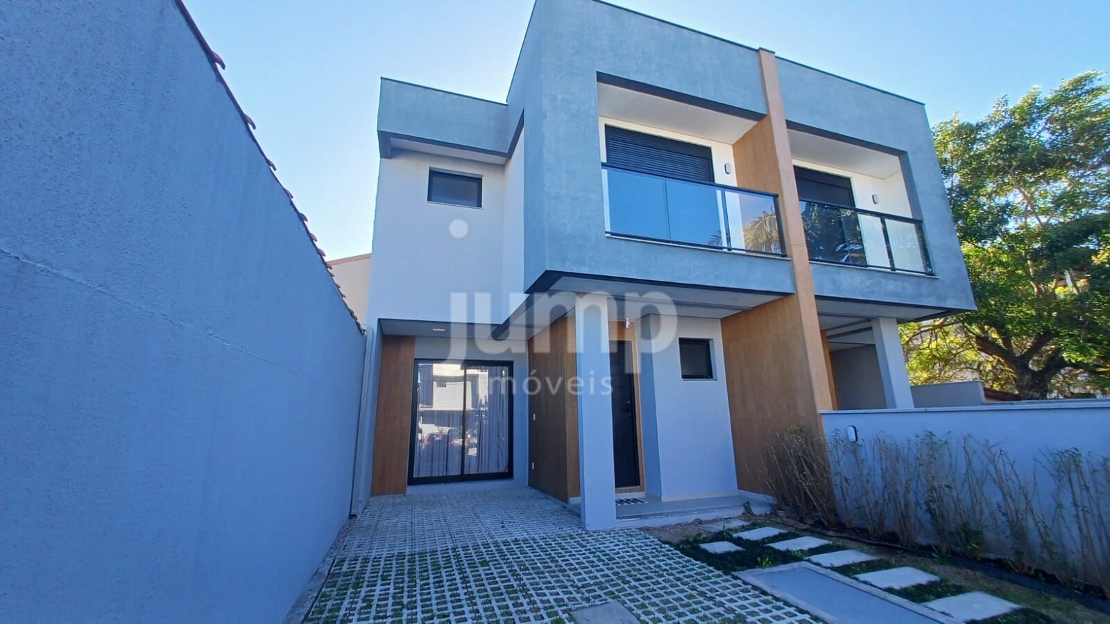 Casa à venda com 3 quartos, 159m² - Foto 1