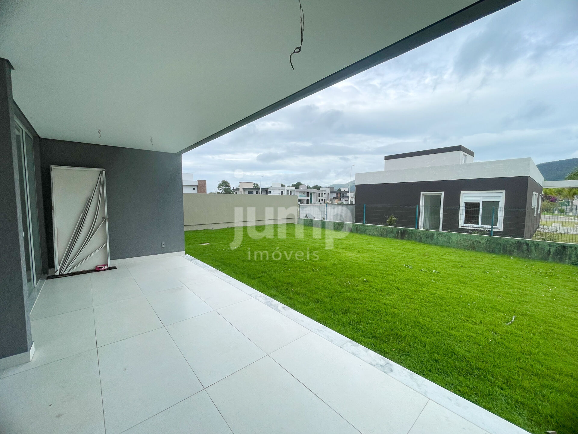 Casa à venda com 3 quartos, 212m² - Foto 4