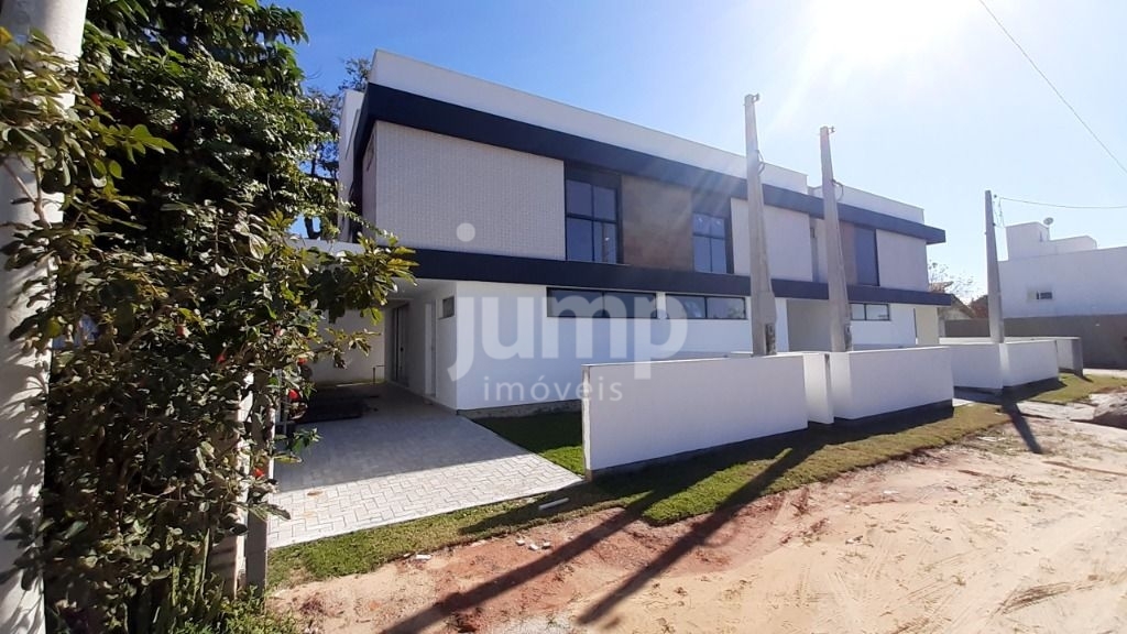 Casa à venda com 3 quartos, 129m² - Foto 1