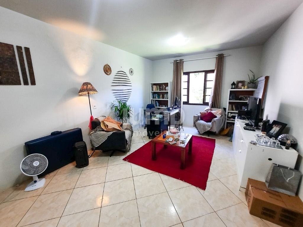 Casa à venda com 3 quartos, 600m² - Foto 2