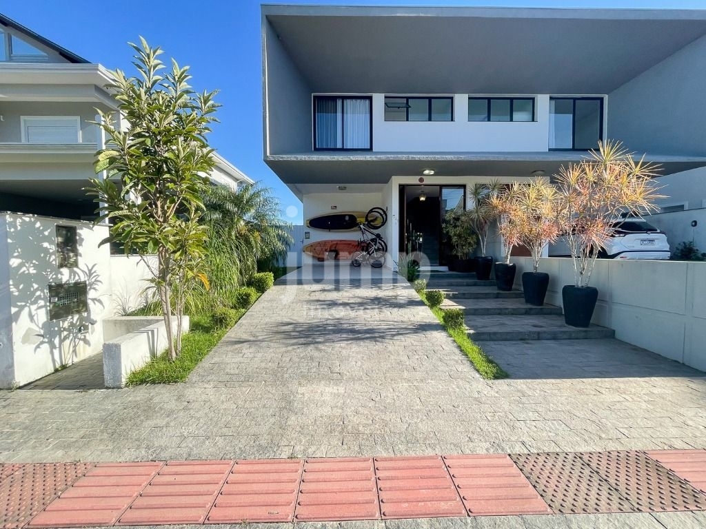 Casa à venda com 3 quartos, 215m² - Foto 4