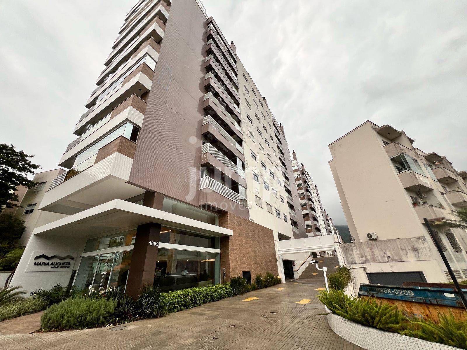 Apartamento à venda com 2 quartos, 75m² - Foto 1