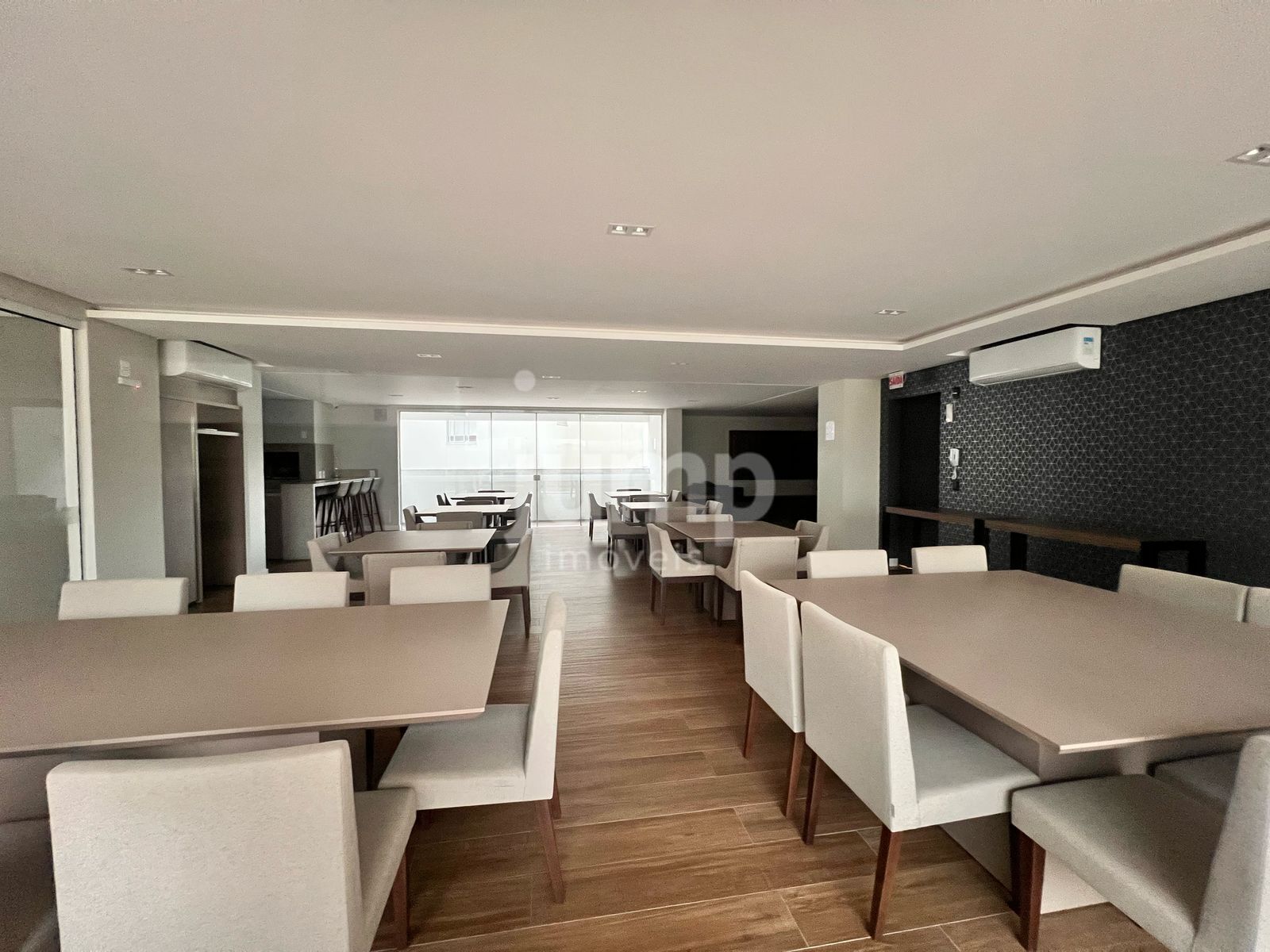 Apartamento à venda com 2 quartos, 75m² - Foto 6