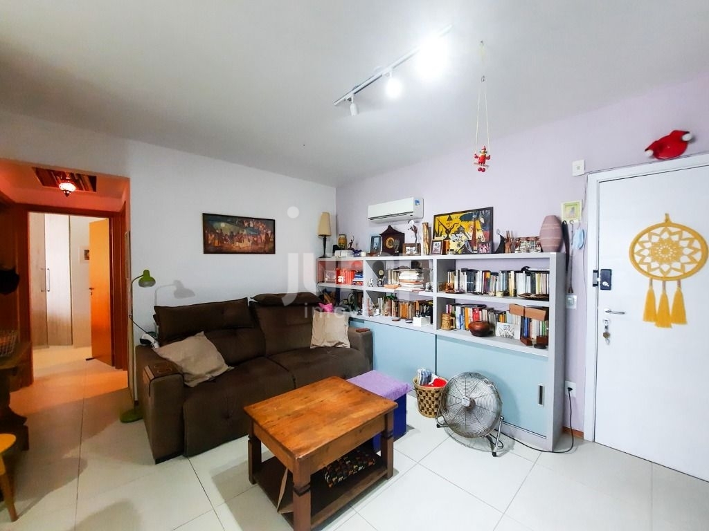 Apartamento à venda com 2 quartos, 80m² - Foto 2