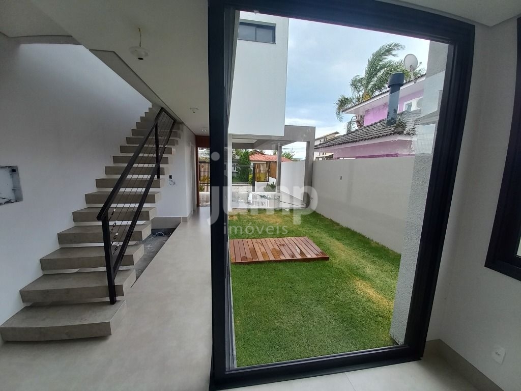 Casa à venda com 3 quartos, 158m² - Foto 3