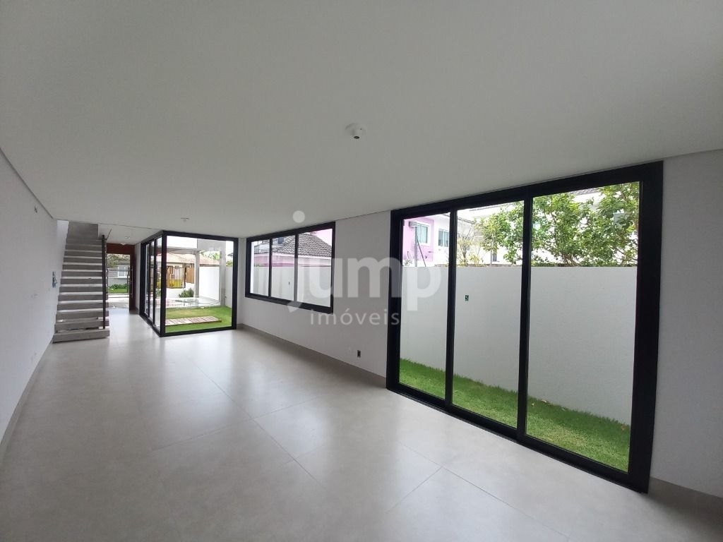 Casa à venda com 3 quartos, 158m² - Foto 2