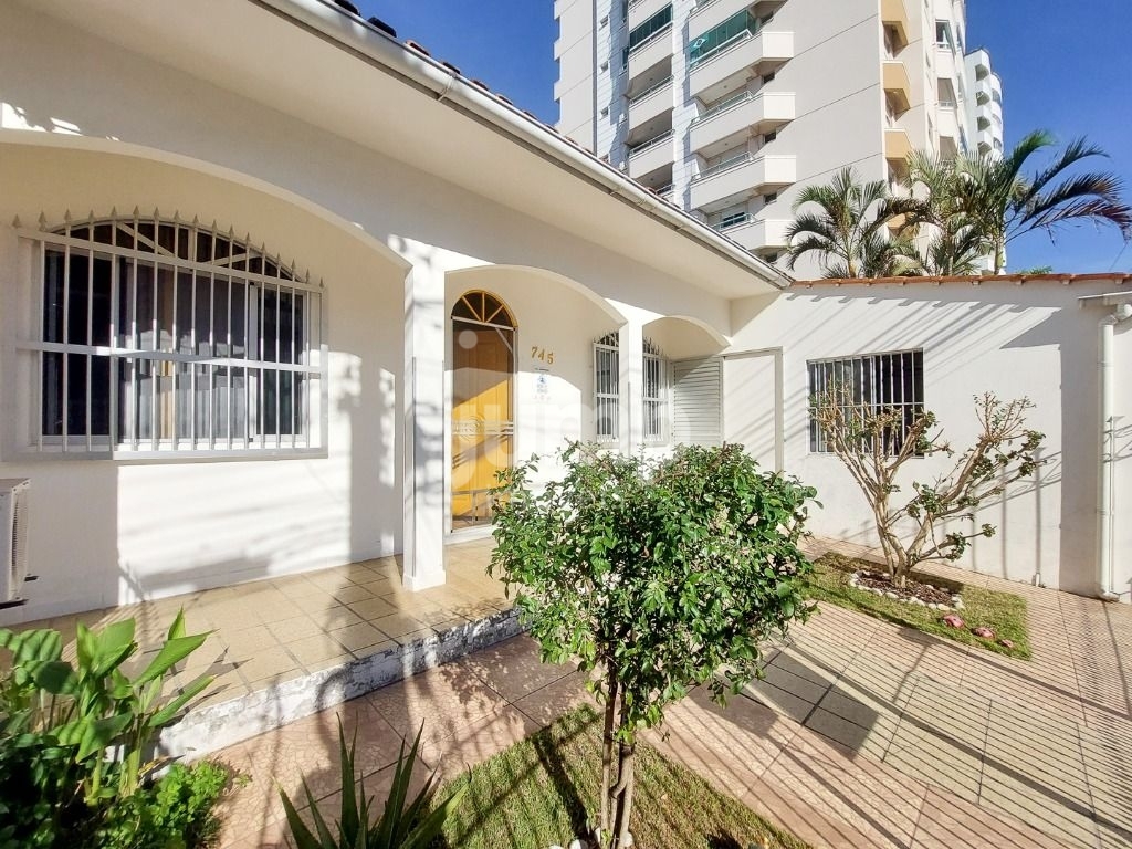 Casa à venda com 3 quartos, 166m² - Foto 1