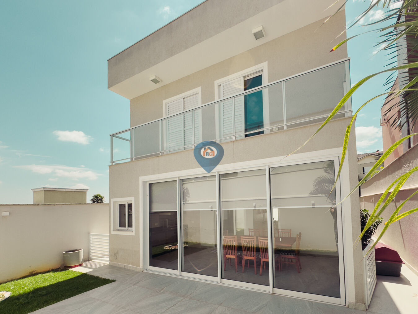 Casa de Condomínio à venda com 4 quartos, 250m² - Foto 2