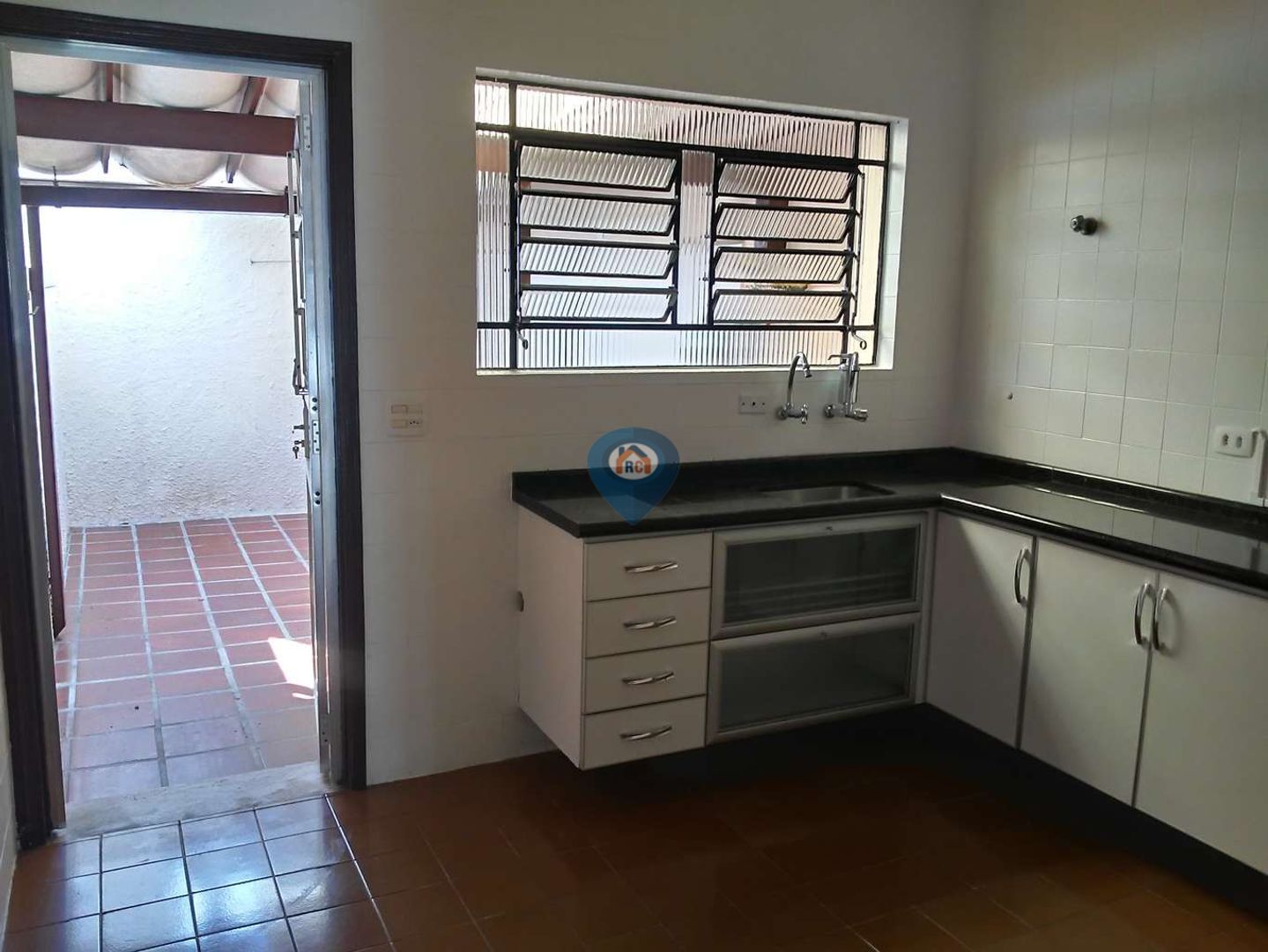 Casa à venda com 2 quartos, 108m² - Foto 3