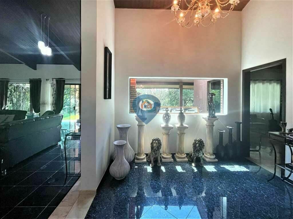 Casa de Condomínio para alugar com 3 quartos, 590m² - Foto 12