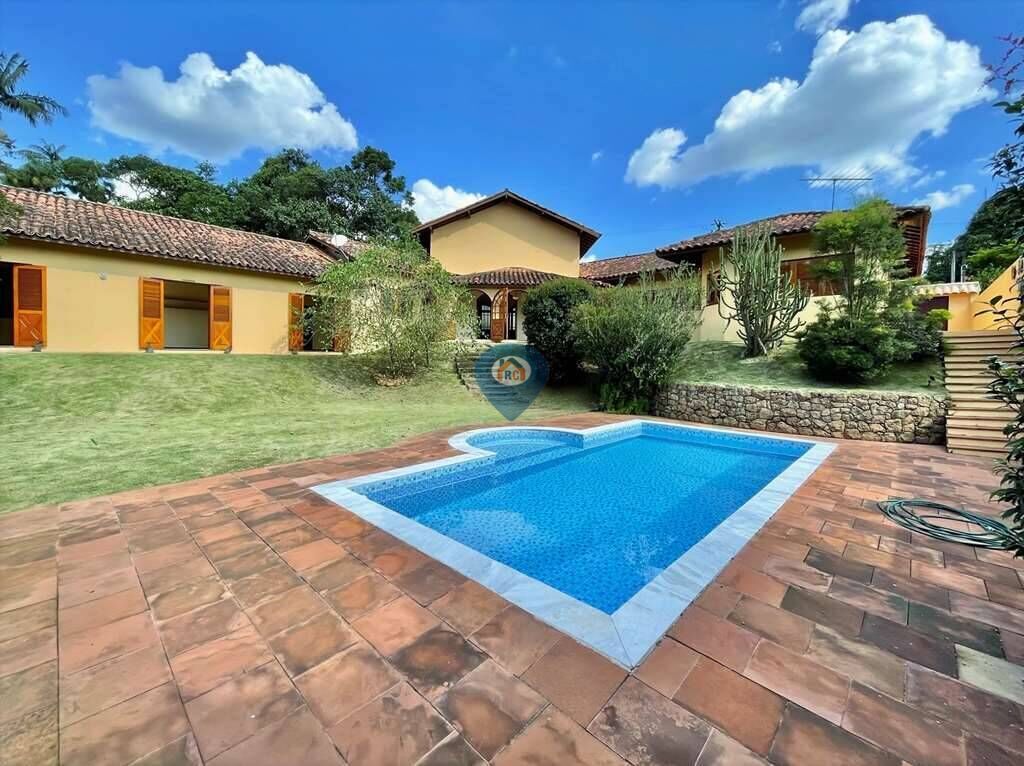 Casa à venda com 4 quartos, 586m² - Foto 1