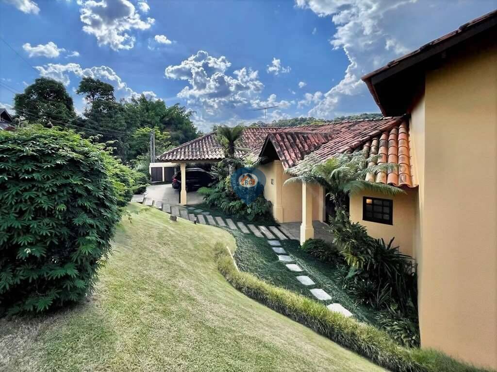 Casa à venda com 4 quartos, 586m² - Foto 2