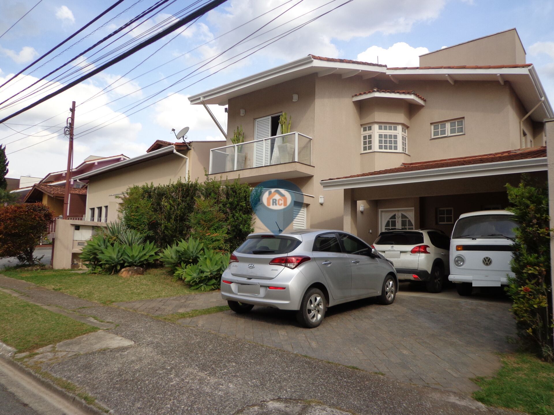 Casa de Condomínio para alugar com 4 quartos, 250m² - Foto 1