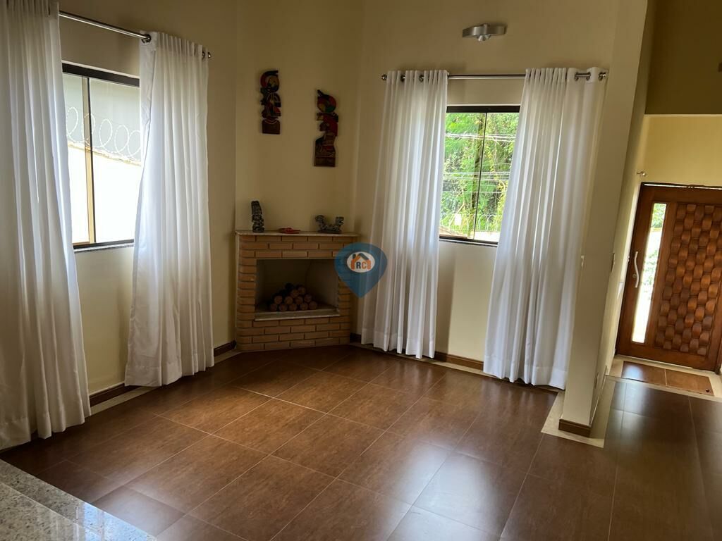 Casa de Condomínio à venda com 3 quartos, 230m² - Foto 1