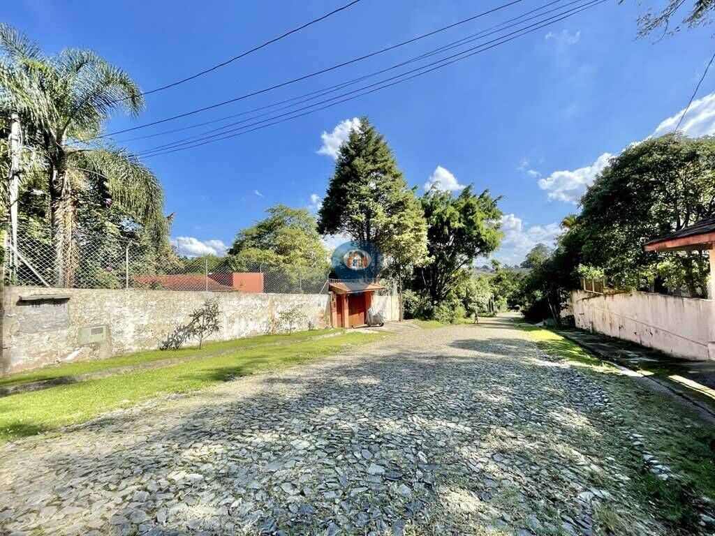 Casa à venda com 4 quartos, 1500m² - Foto 2