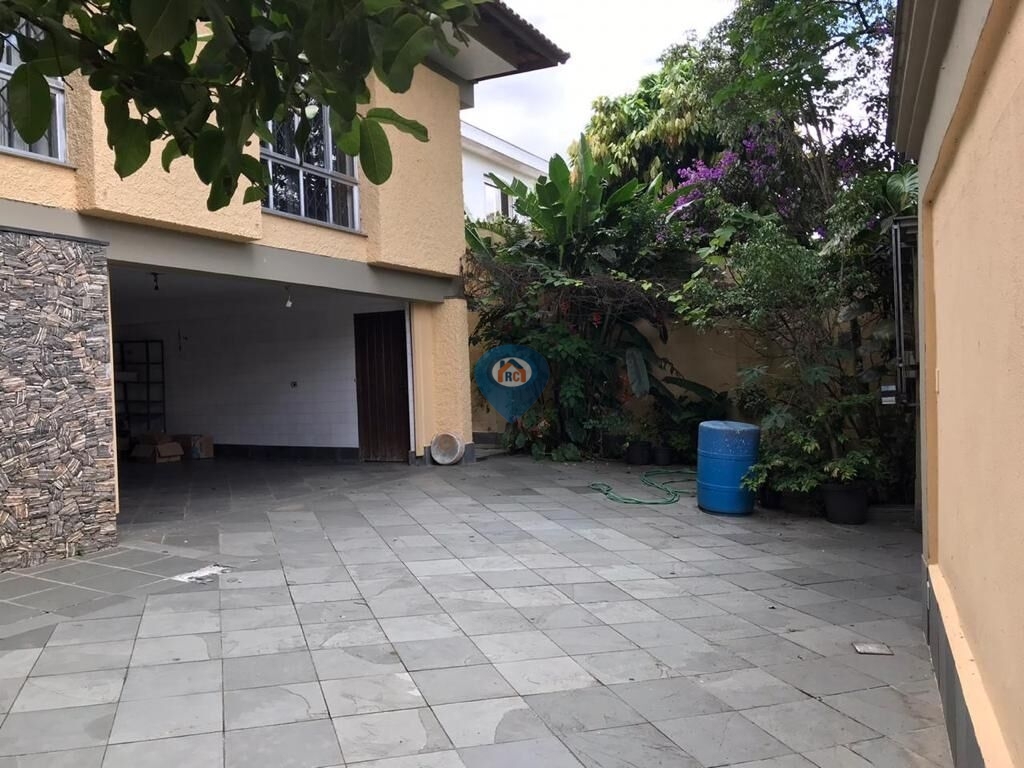 Casa para alugar com 4 quartos, 573m² - Foto 1