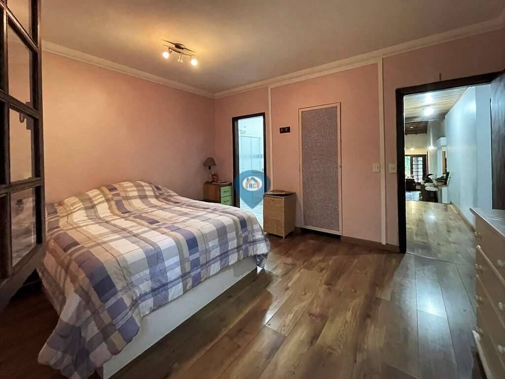 Casa à venda com 4 quartos, 220m² - Foto 32