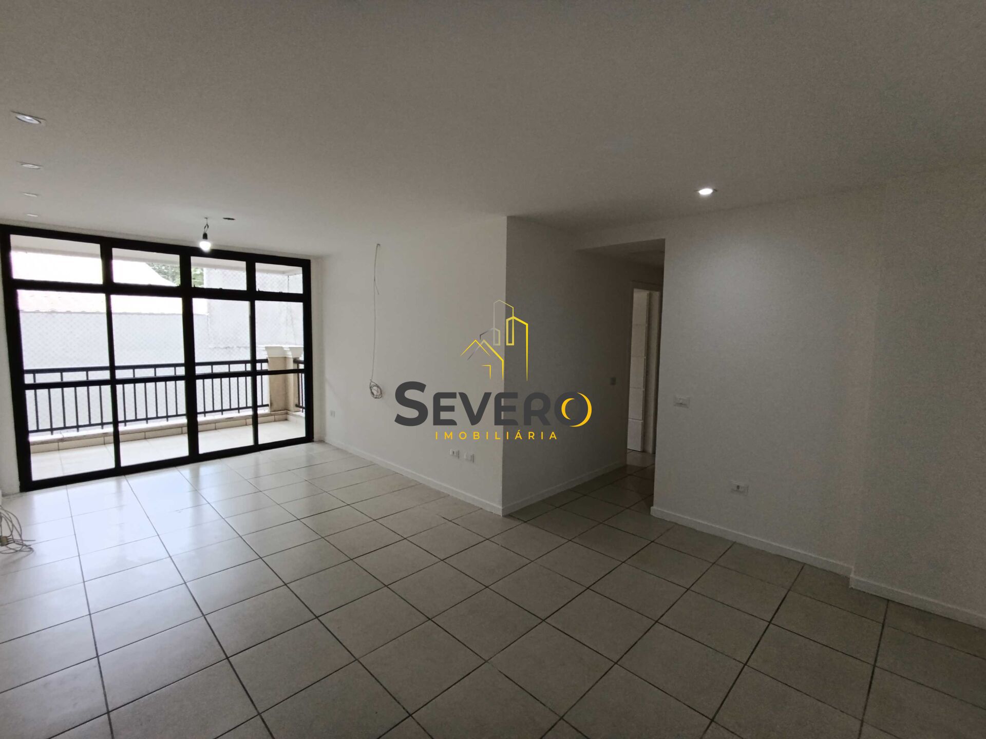 Apartamento à venda com 3 quartos, 110m² - Foto 1