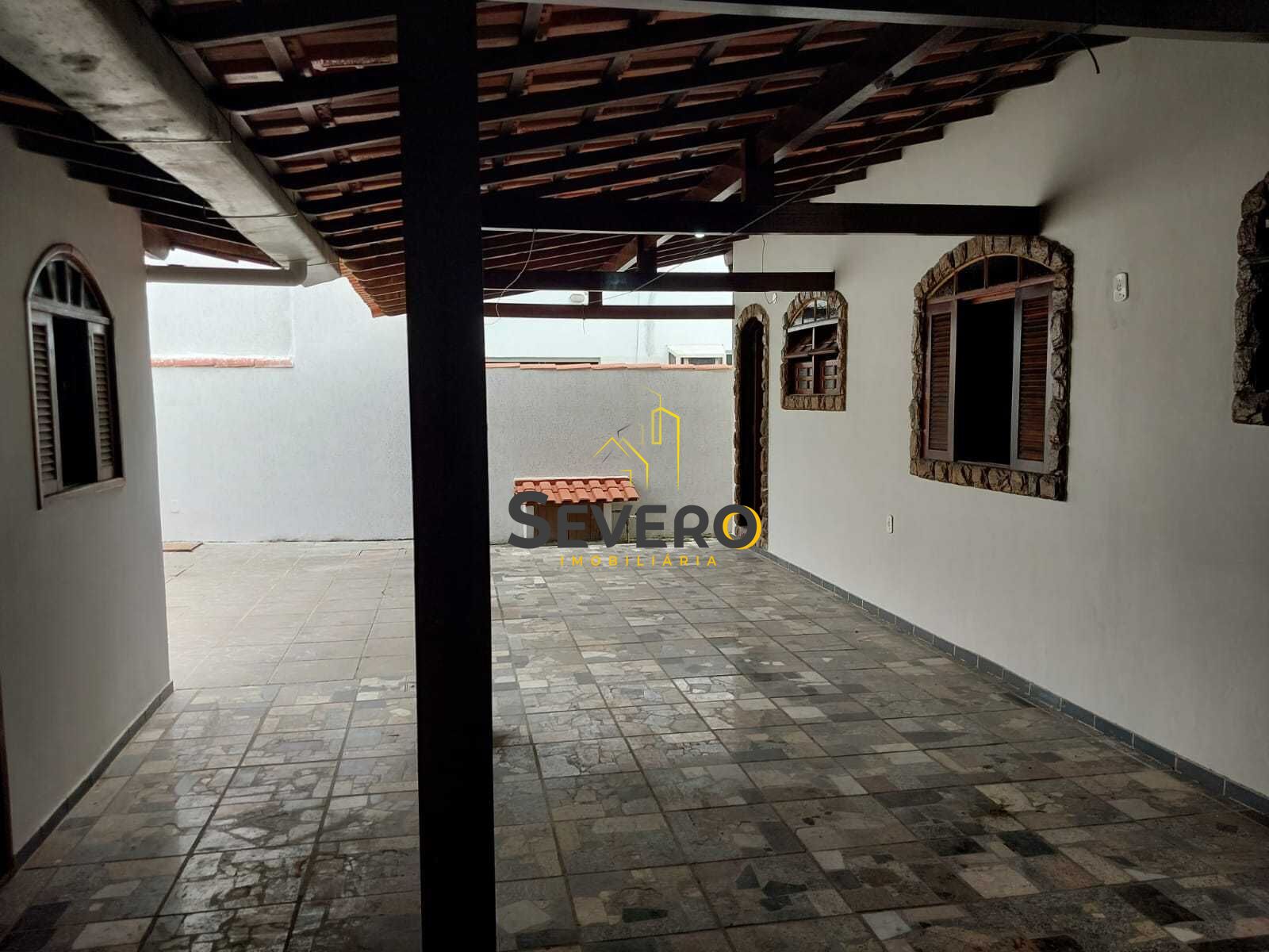 Casa à venda com 5 quartos, 244m² - Foto 4