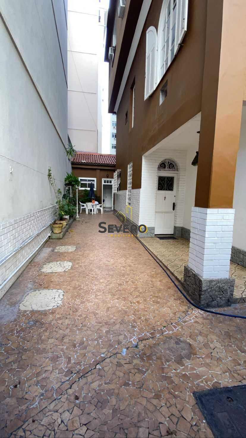 Casa à venda com 5 quartos, 200m² - Foto 3