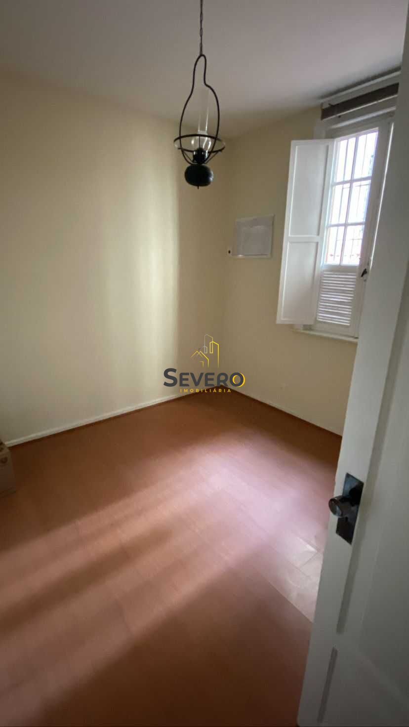 Casa à venda com 5 quartos, 200m² - Foto 18