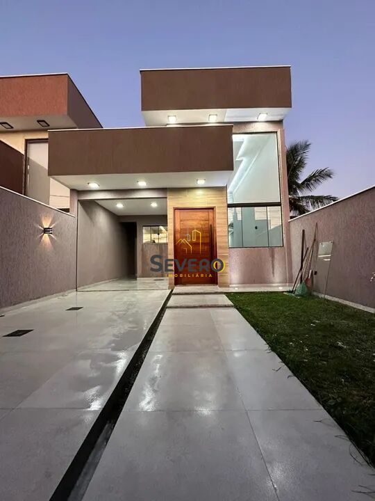 Casa à venda com 3 quartos, 240m² - Foto 2