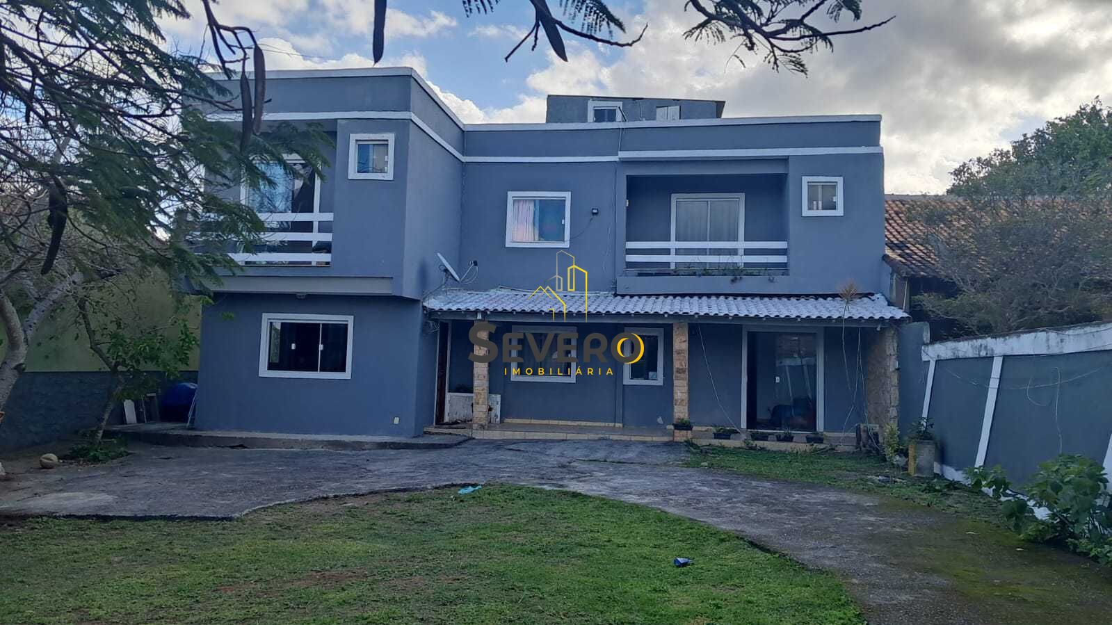 Casa à venda com 4 quartos, 600m² - Foto 1