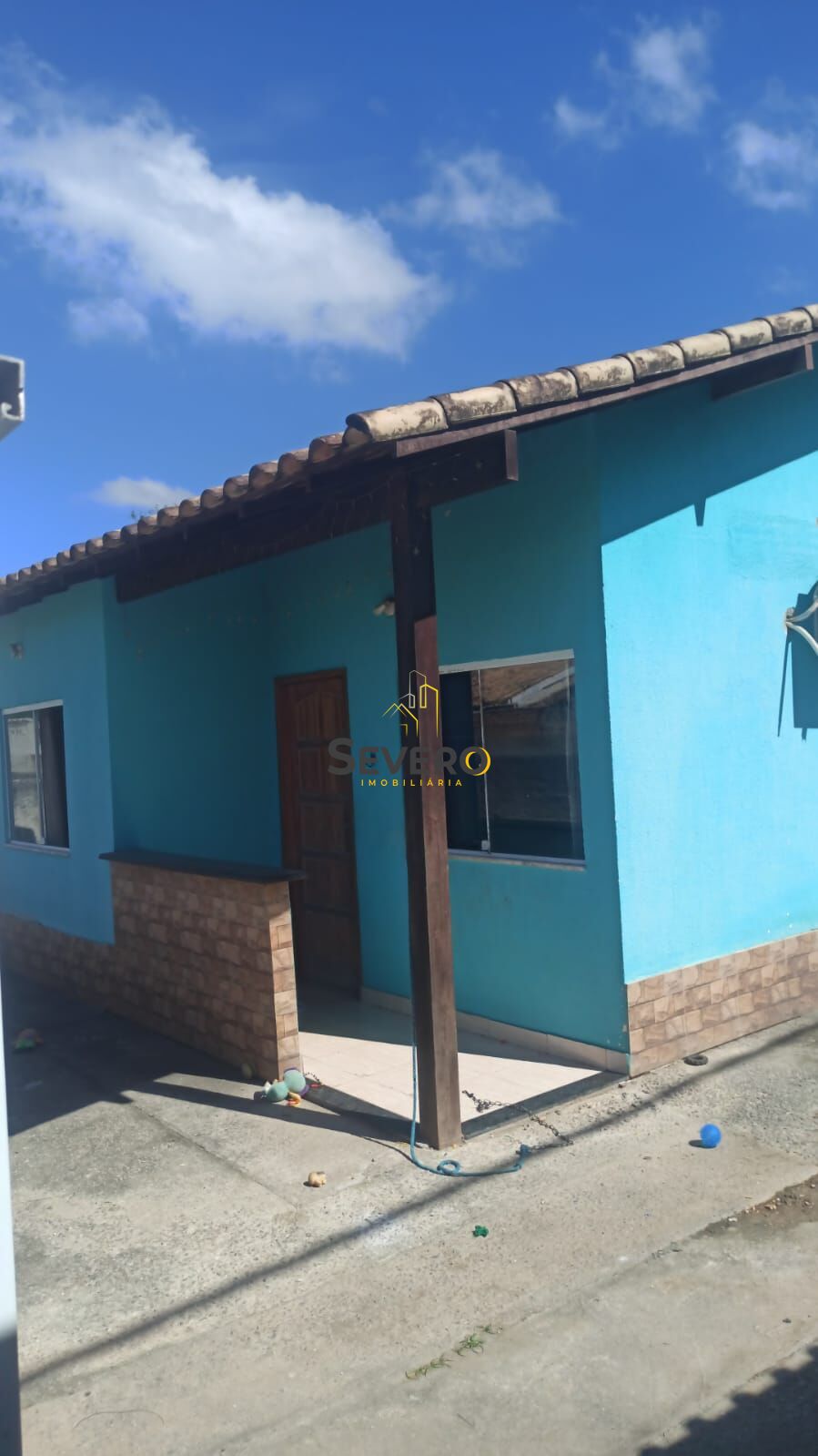 Casa à venda com 2 quartos, 70m² - Foto 1