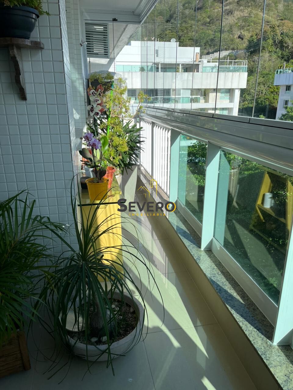Apartamento à venda com 3 quartos, 140m² - Foto 2