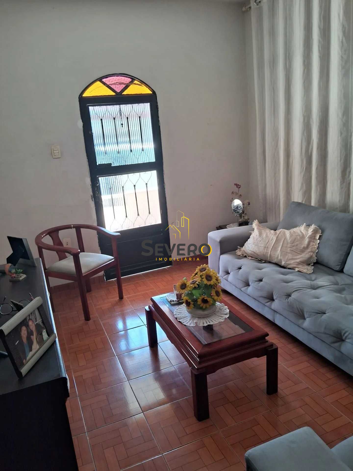 Casa à venda com 3 quartos, 90m² - Foto 1