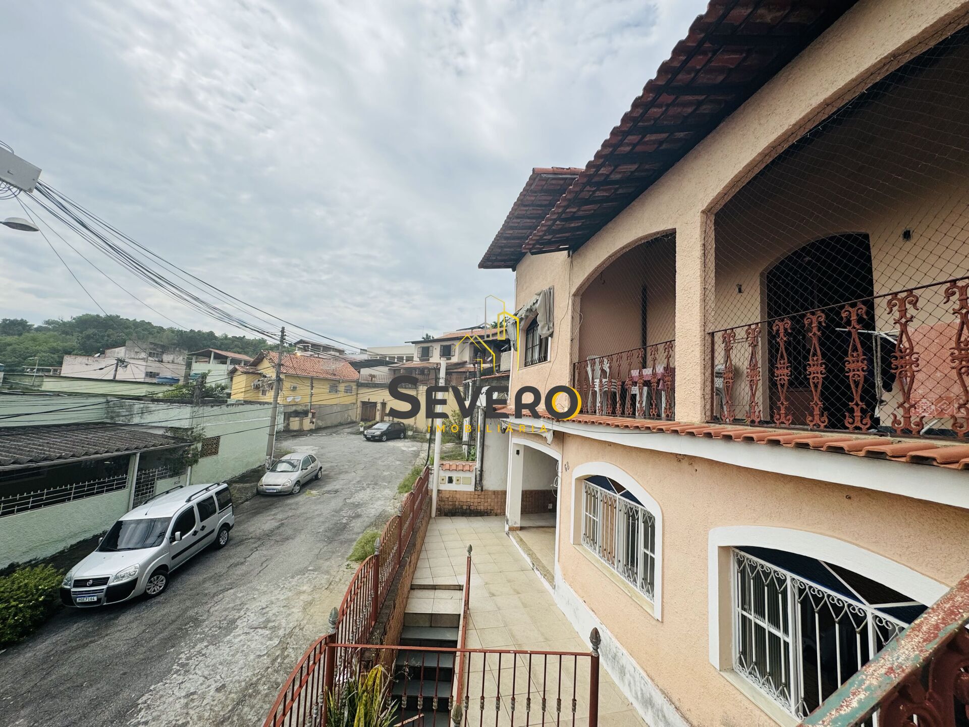 Casa à venda com 4 quartos, 360m² - Foto 1