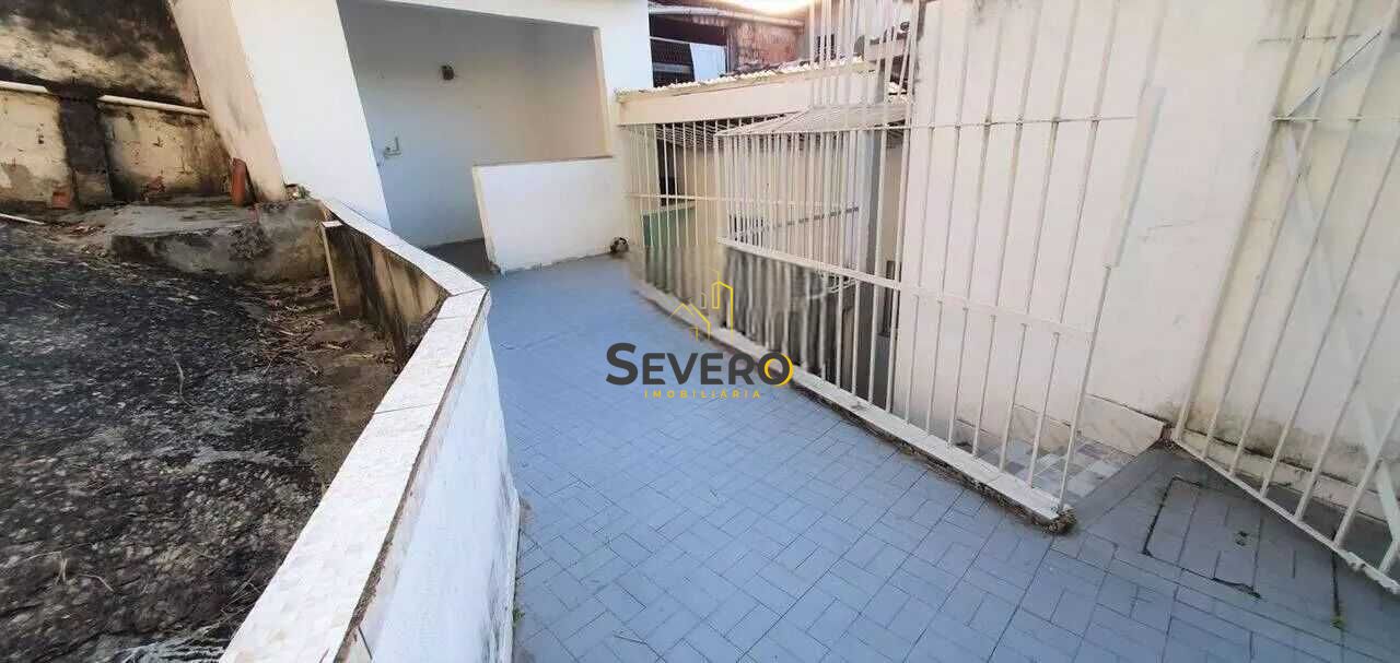 Casa à venda com 3 quartos, 180m² - Foto 3