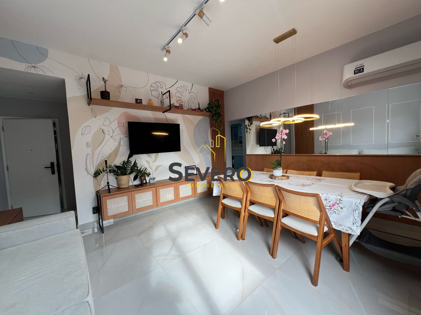 Apartamento à venda com 3 quartos, 110m² - Foto 1