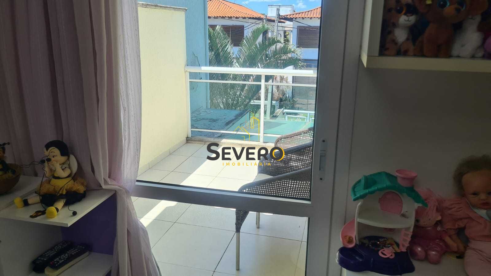 Casa à venda com 3 quartos, 242m² - Foto 14