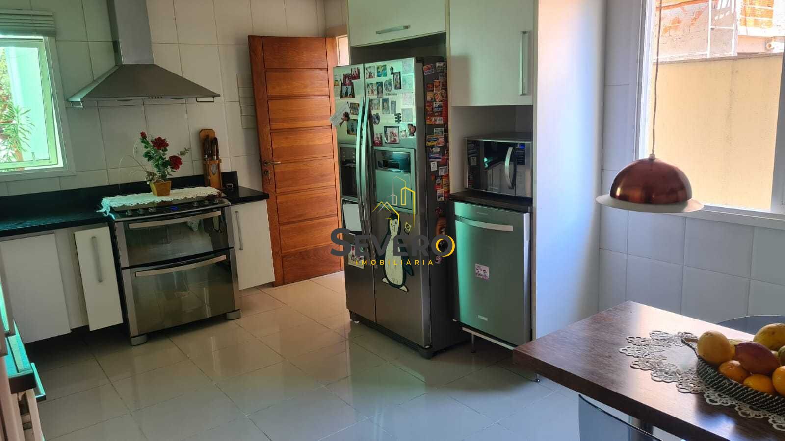 Casa à venda com 3 quartos, 242m² - Foto 19