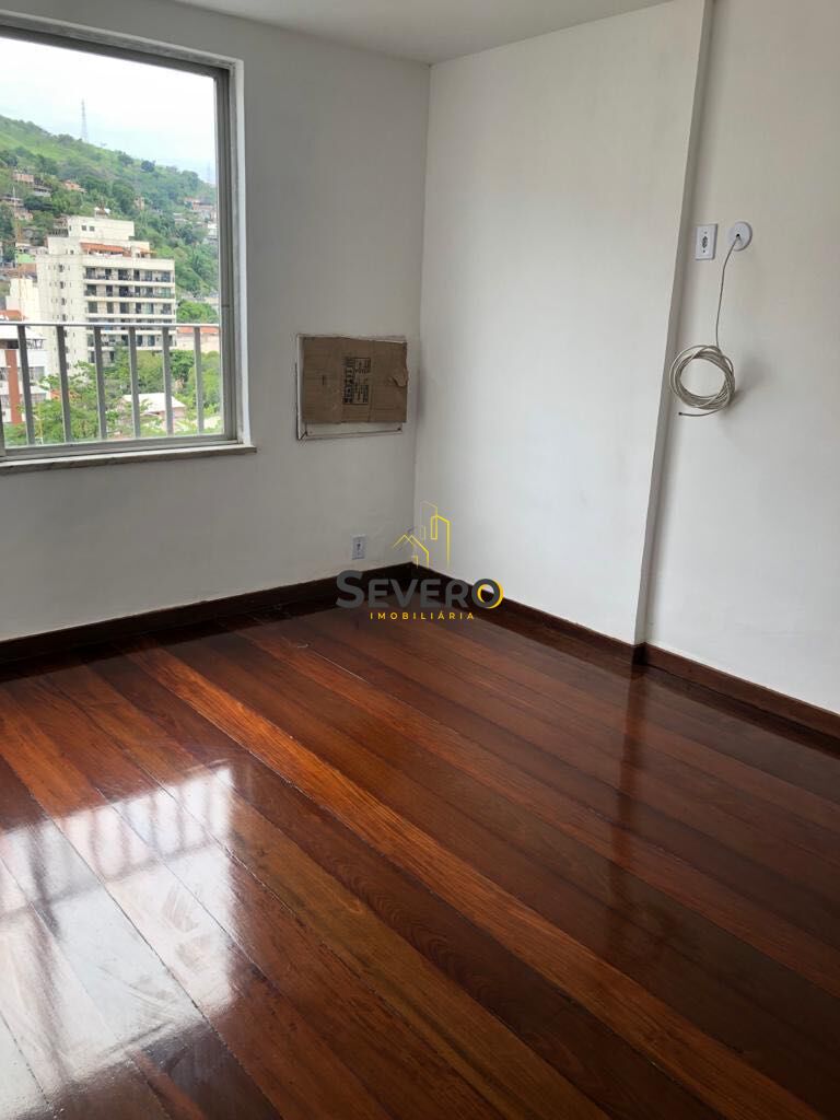 Apartamento à venda com 2 quartos, 75m² - Foto 2