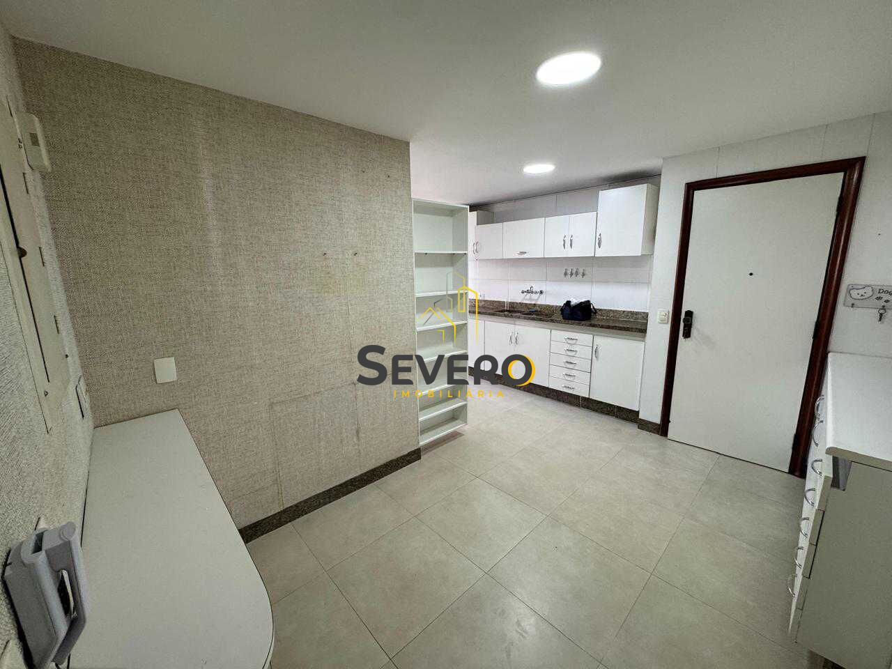 Apartamento à venda com 3 quartos, 250m² - Foto 11