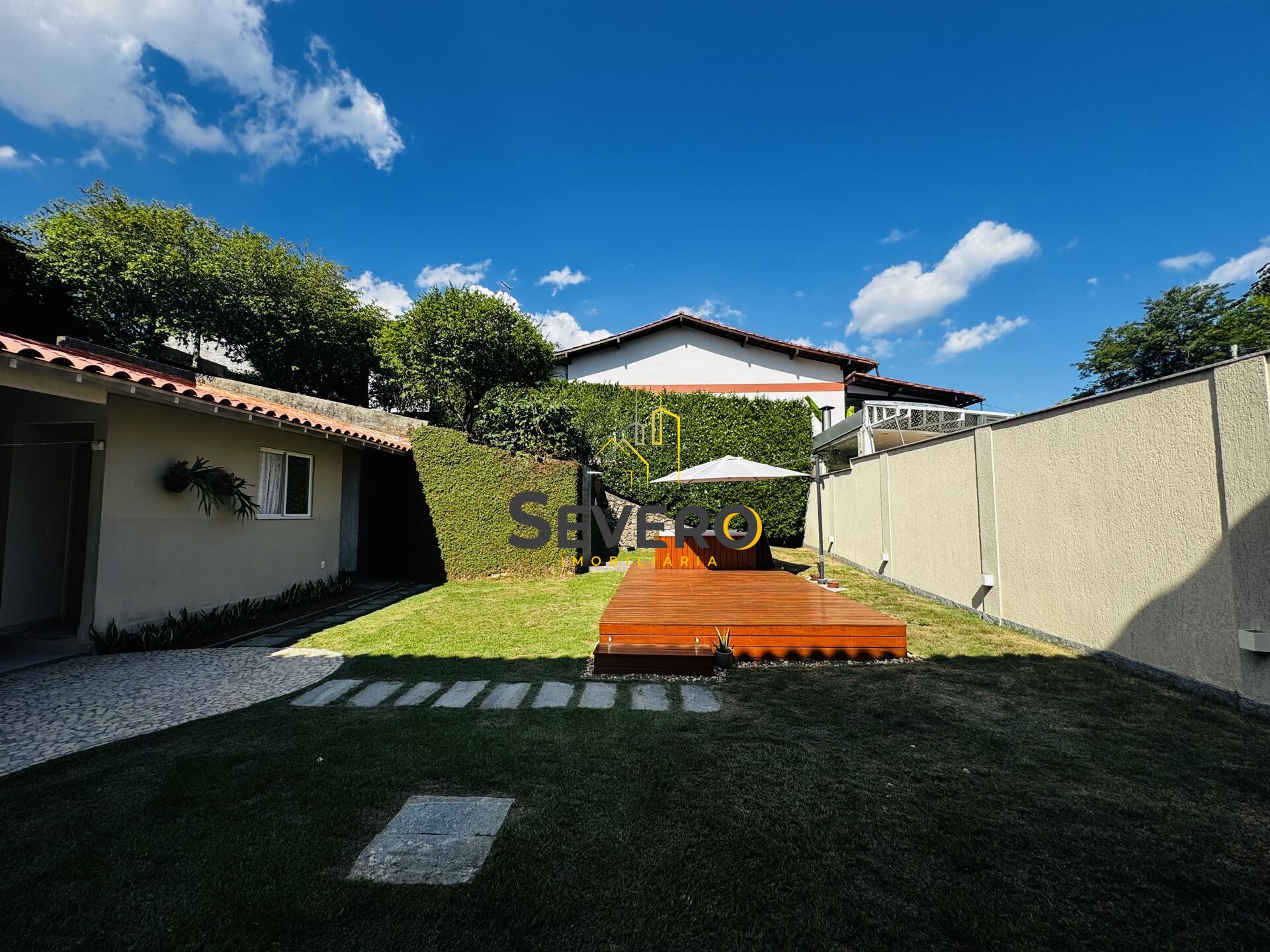 Casa à venda com 3 quartos, 182m² - Foto 2