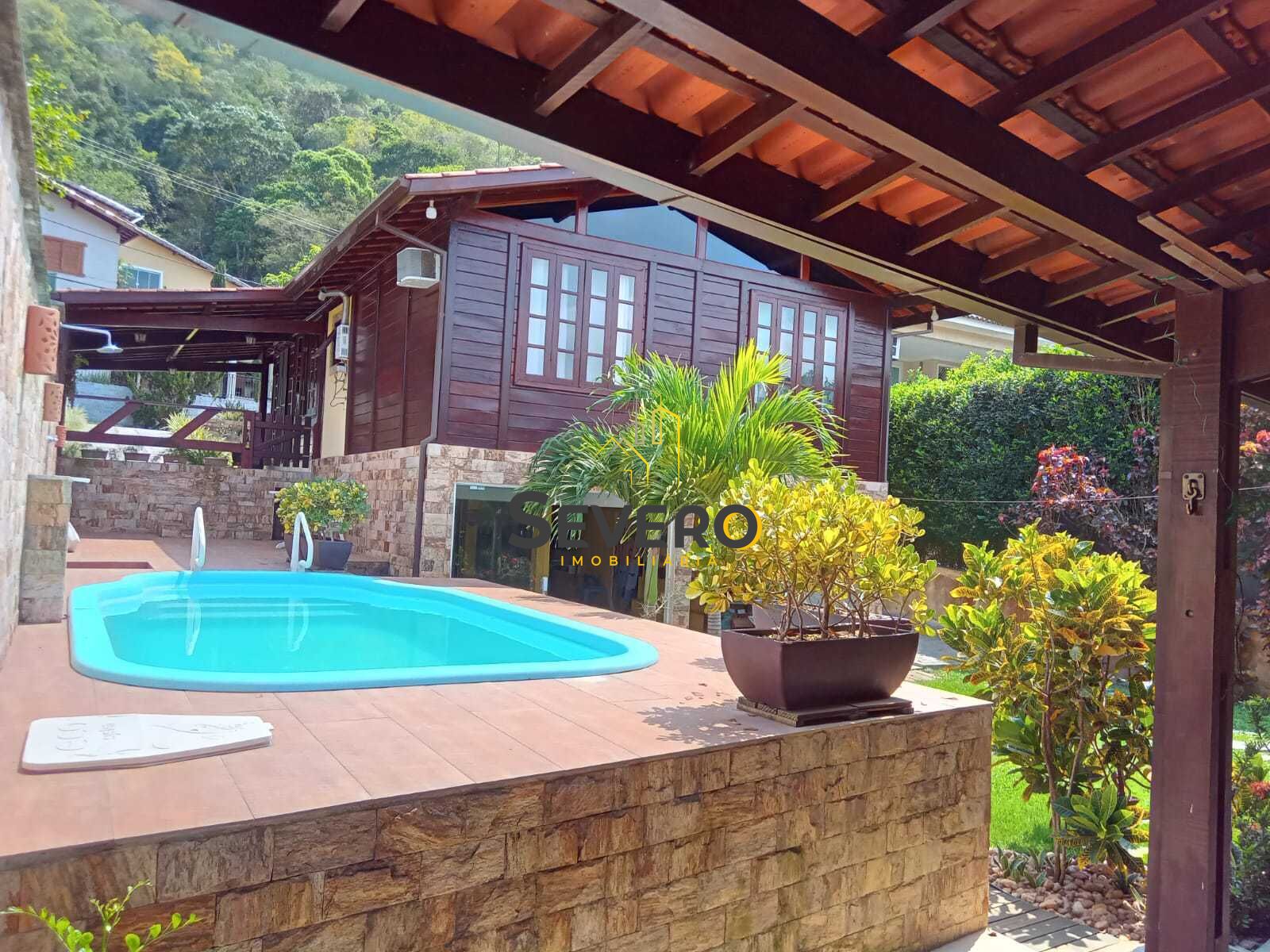 Casa à venda com 3 quartos, 159m² - Foto 1