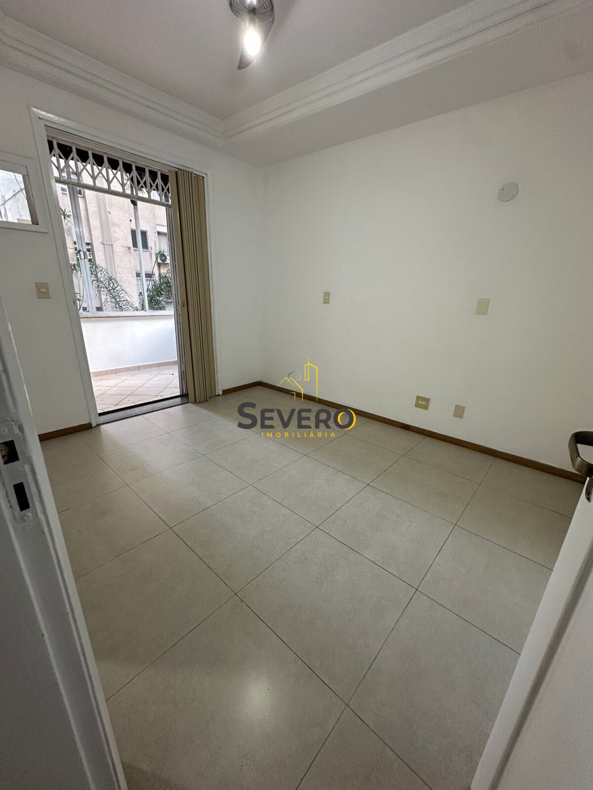 Apartamento à venda com 3 quartos, 110m² - Foto 1