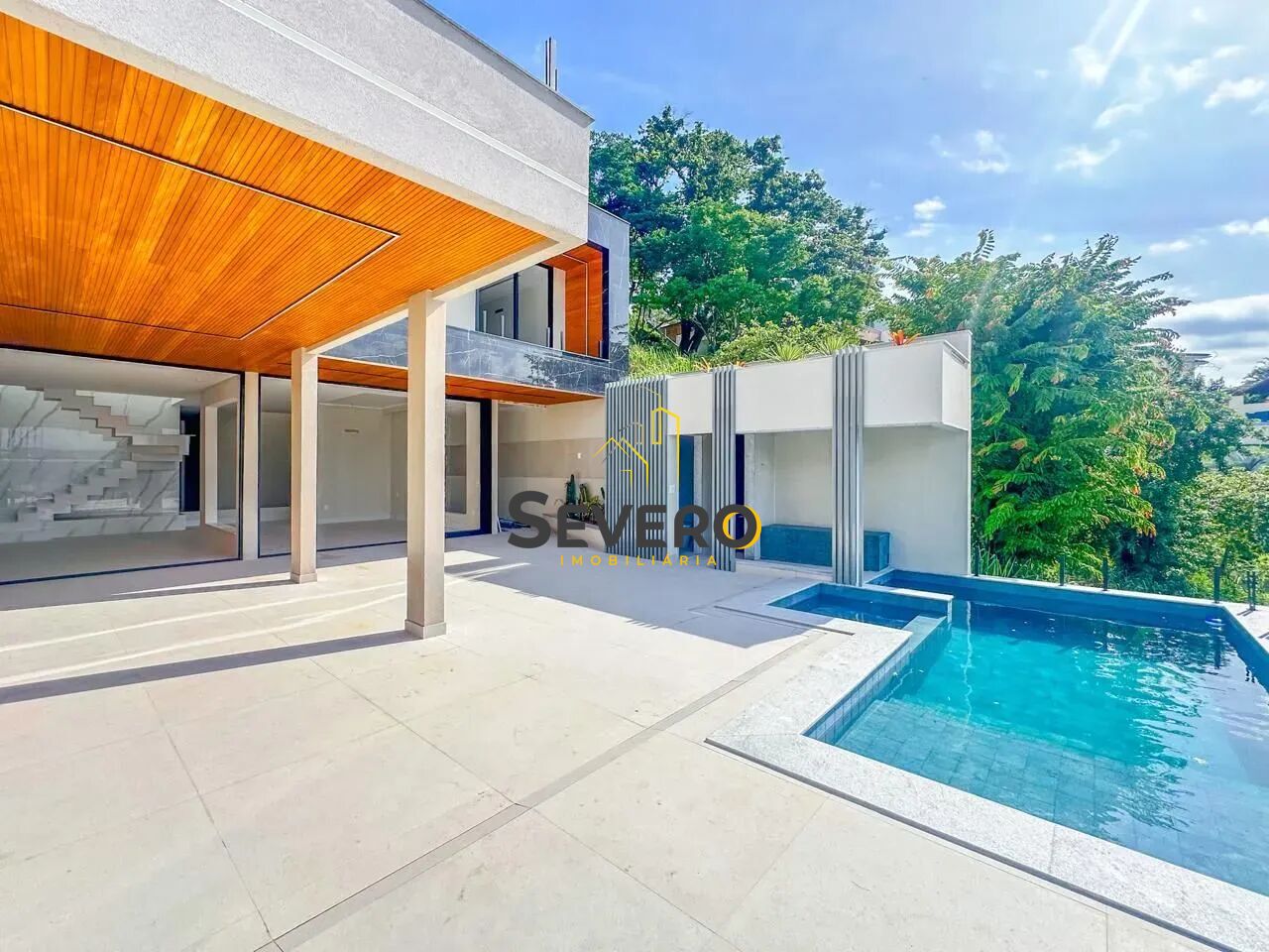 Casa de Condomínio à venda com 4 quartos, 483m² - Foto 1