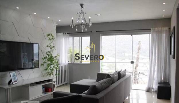 Casa à venda com 4 quartos, 240m² - Foto 2