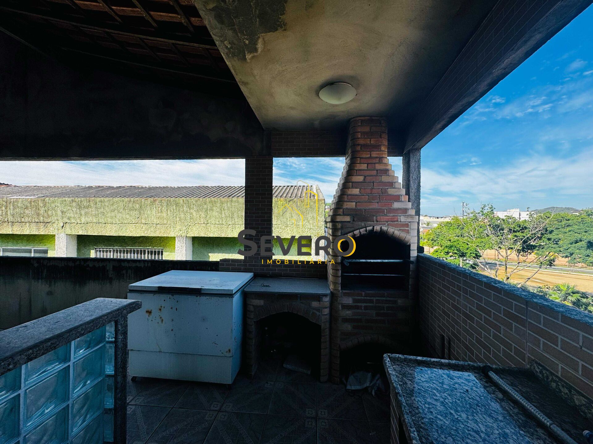 Casa à venda com 3 quartos, 360m² - Foto 2