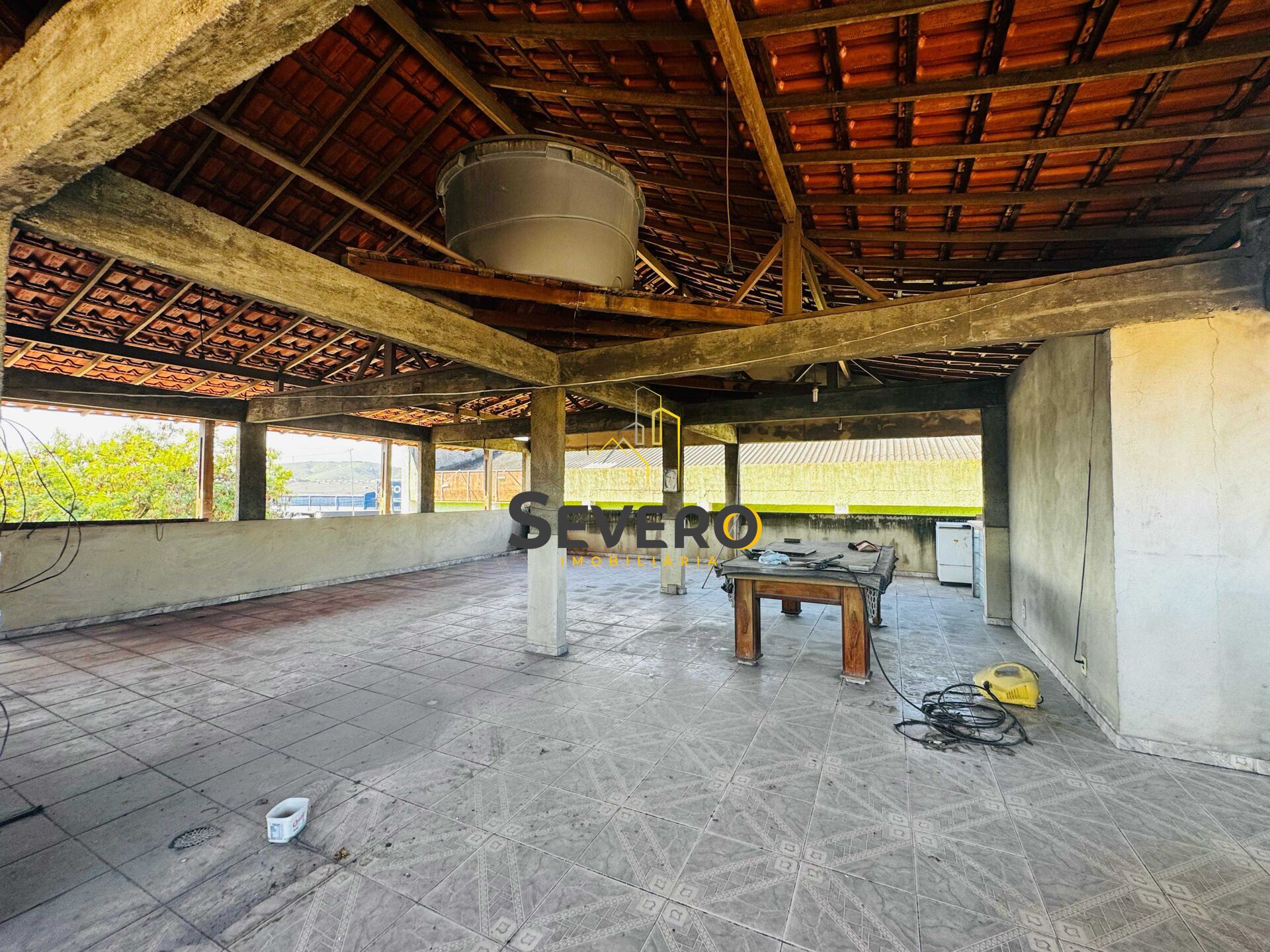 Casa à venda com 3 quartos, 360m² - Foto 1